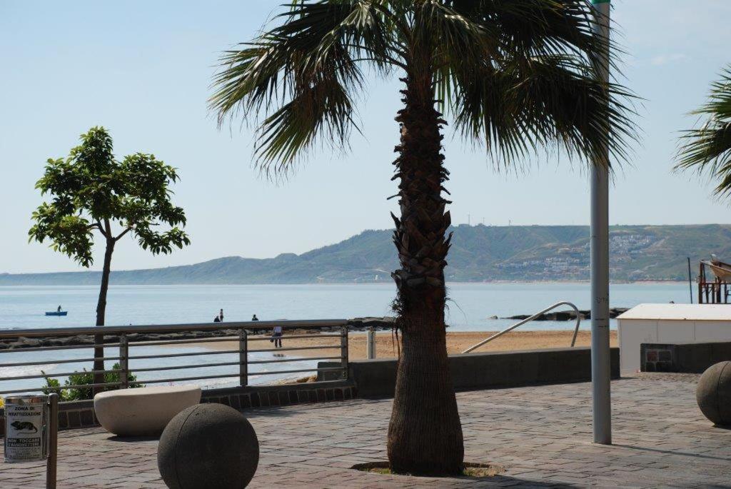 Hébergement de vacances Casa Vacanze Lungomare 30 Mt Dal Mare